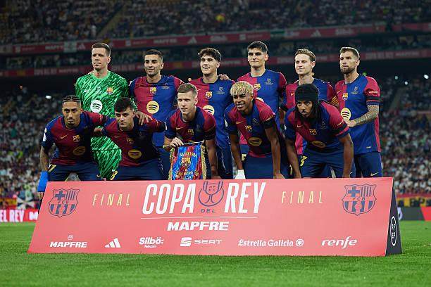 英超23亿巅峰对决！阿森纳丢分，49分领跑，利物浦罕见0射正