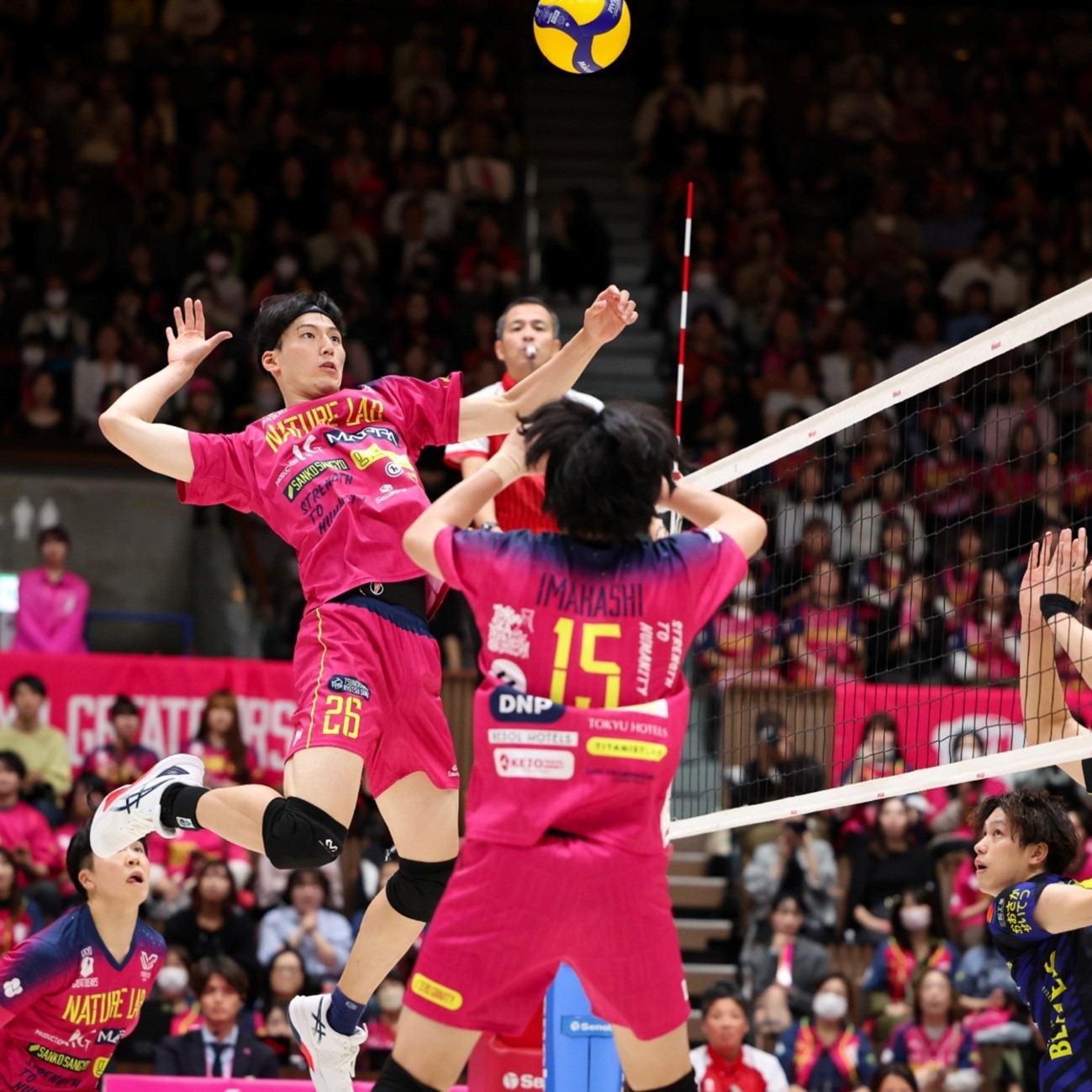 越来越卷的真人互动游戏赛道，《失业了，我获得了亿万游戏财产！》靠什么能杀出重围